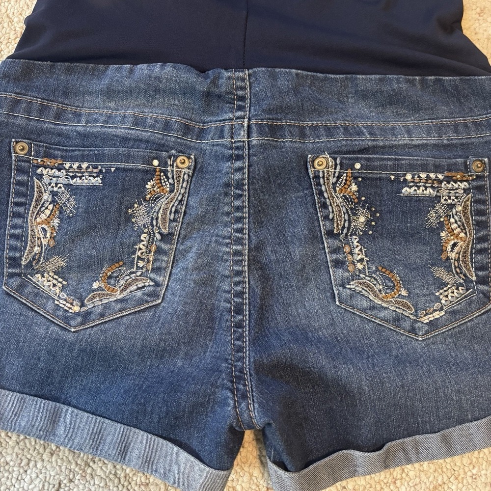Bella Vida Maternity Women's Size M Shorts Stretch Embroidered Pockets